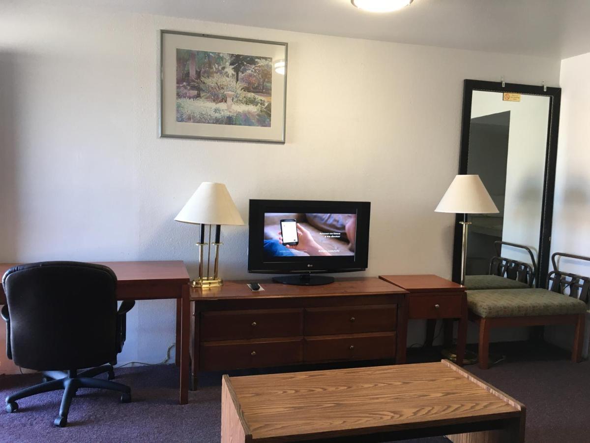 Maple Inn And Suites Лос-Банос Экстерьер фото
