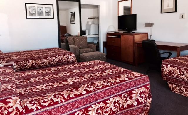 Maple Inn And Suites Лос-Банос Экстерьер фото