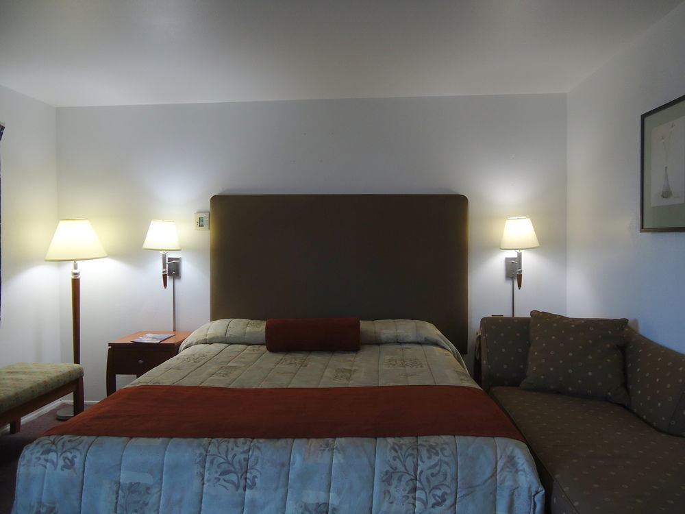 Maple Inn And Suites Лос-Банос Экстерьер фото