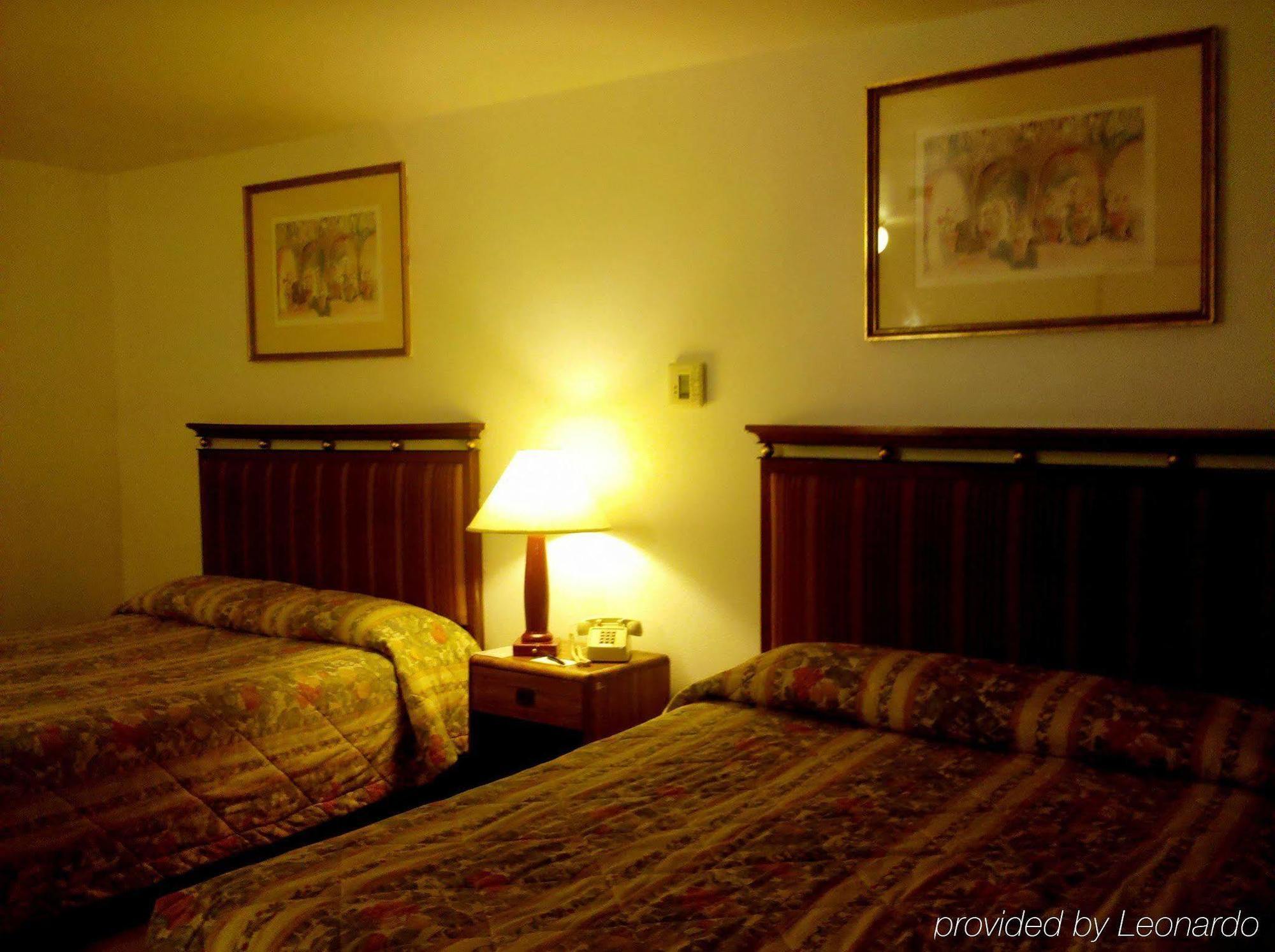 Maple Inn And Suites Лос-Банос Номер фото