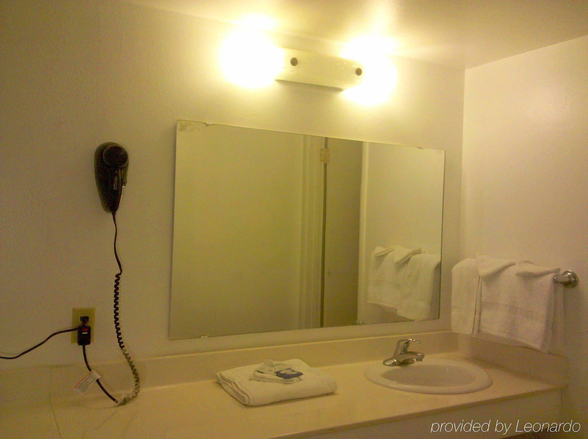 Maple Inn And Suites Лос-Банос Номер фото